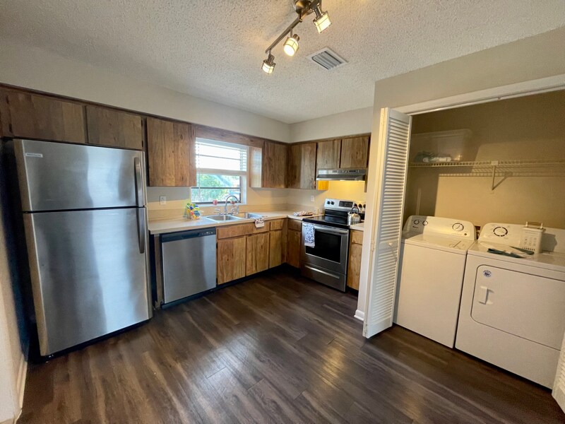 Building Photo - 5107 S Clarice Ct