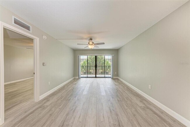 Building Photo - 515 30th Ave W