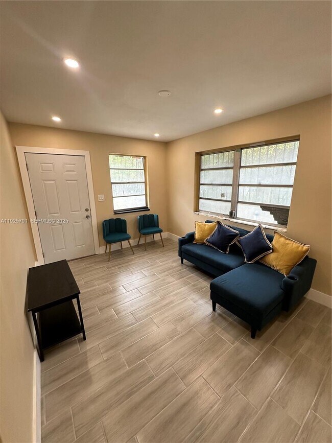 Building Photo - 234 NE 55th Terrace