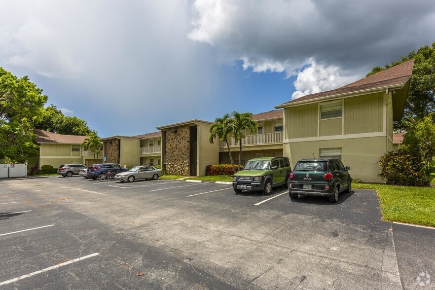 Estero Woods Village 22201 Fountain Lakes Blvd Estero FL 33928