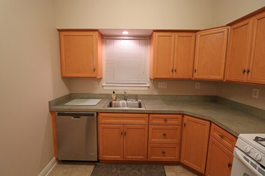 Building Photo - 1810 Merlot Dr