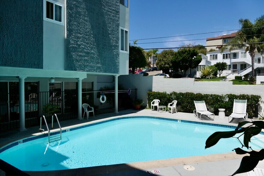 Building Photo - 1907 Robinson Ave