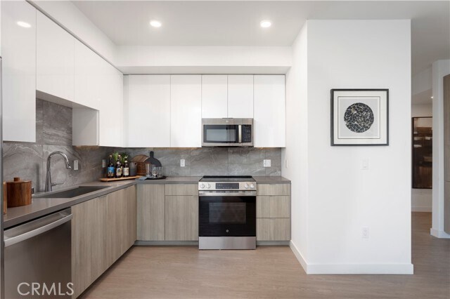 Building Photo - 551 S Harbor Blvd