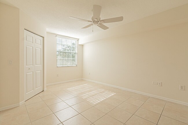 Building Photo - Stylish & Spacious 3BR Condo with Brand-Ne...