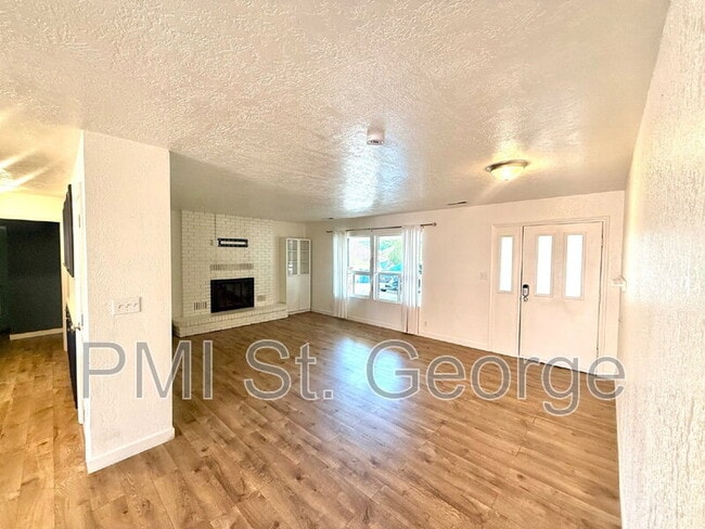 Building Photo - 1149 E Elder Cir