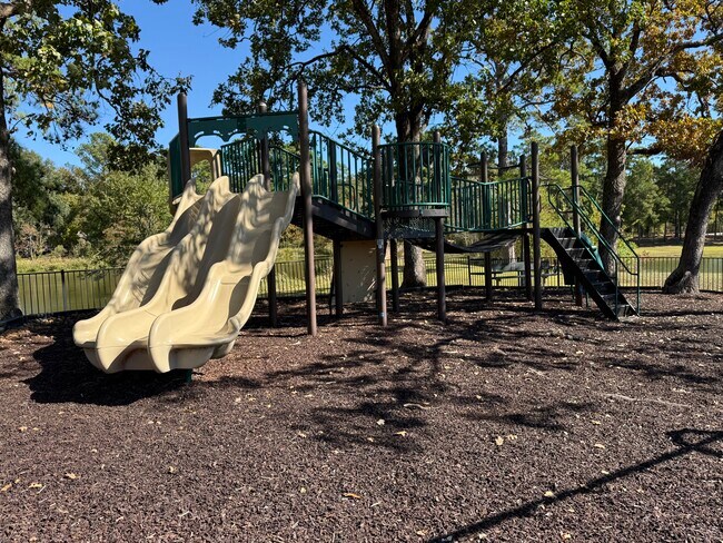 Building Photo - 11980 La Salle River Rd