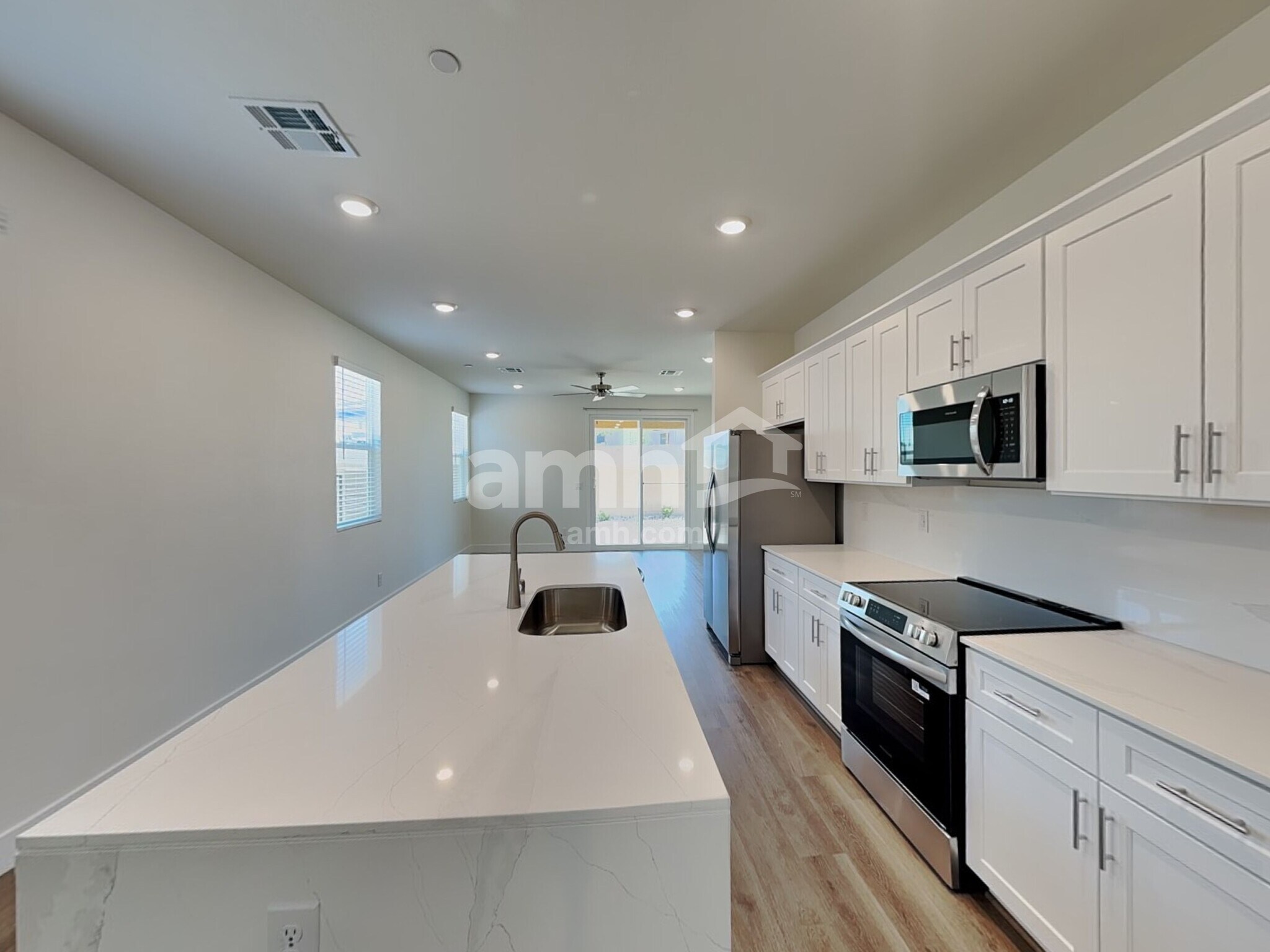 Building Photo - 870 English Primrose St