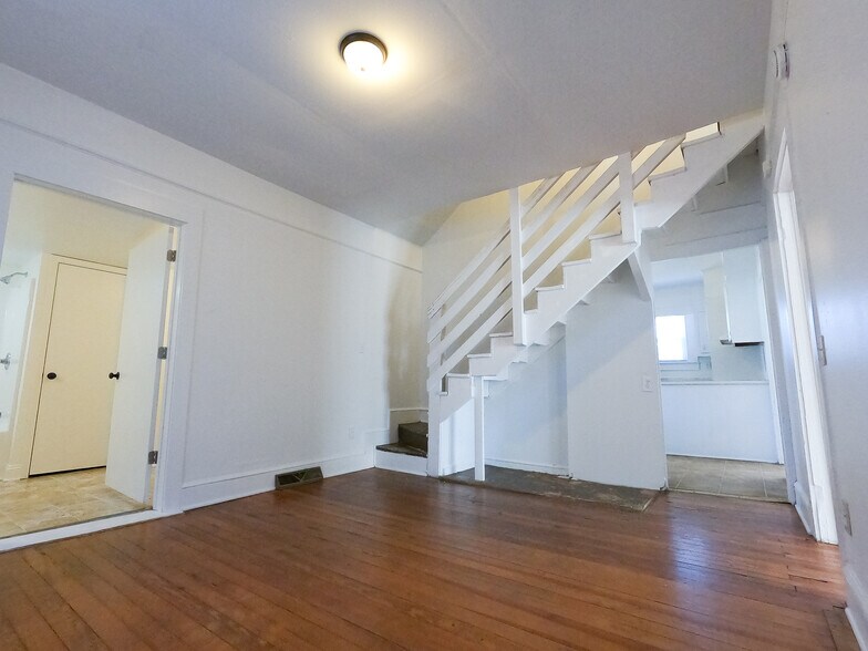 Building Photo - 519 4th Ave