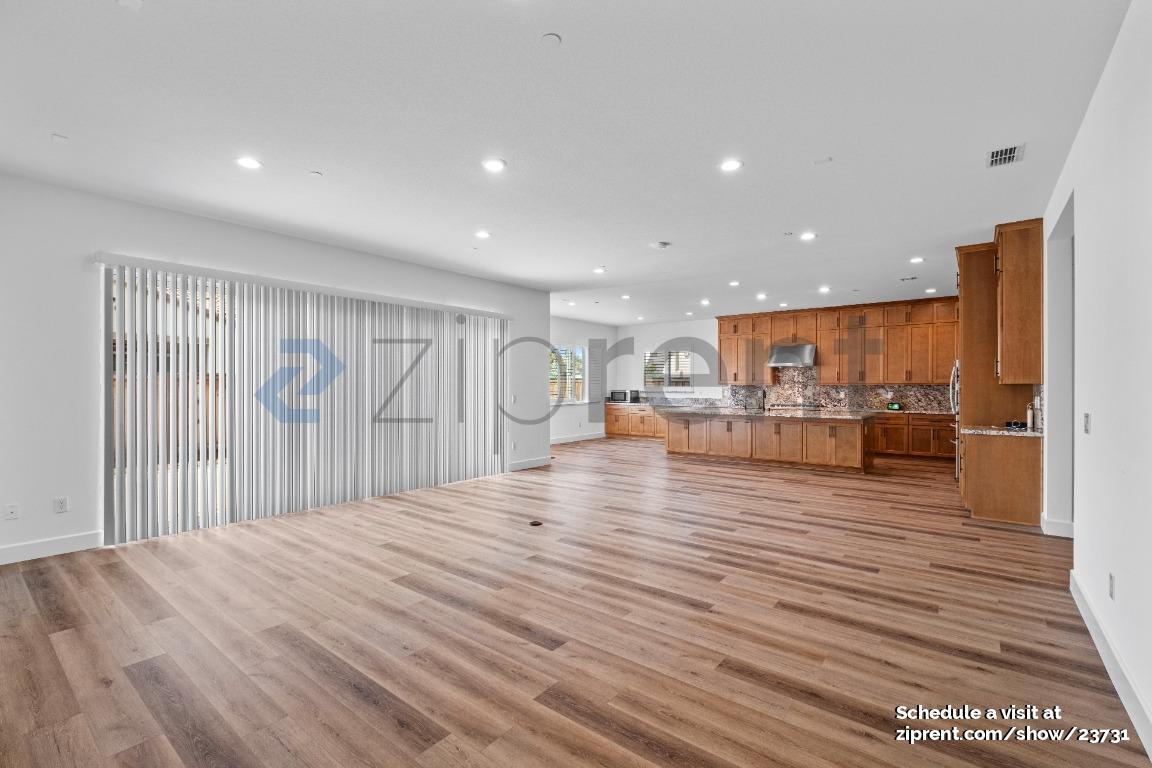 Building Photo - Unit