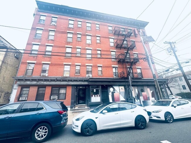 Building Photo - 336 4th St