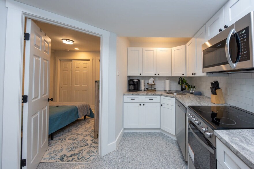 Building Photo - 1140 Simpson Ave