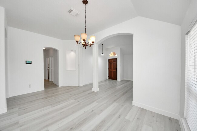 Building Photo - 10850 White Oak Point Ct