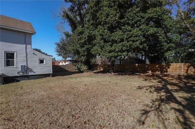 Building Photo - 1914 King St