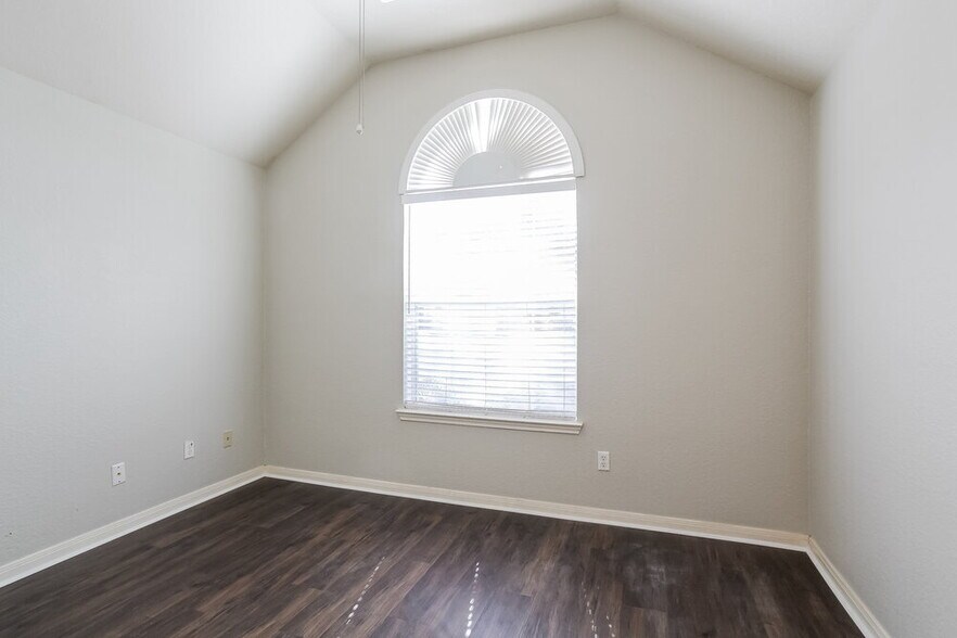 Building Photo - 24030 Rockygate Dr