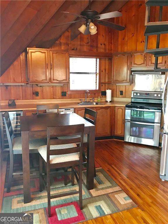 Building Photo - 3225 Lake Rd Cir