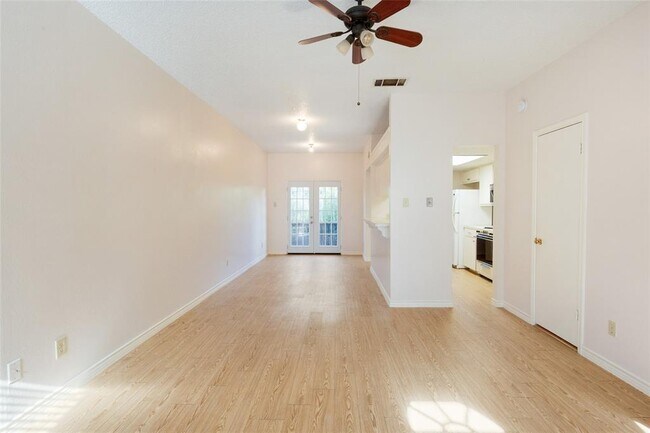 Building Photo - 706 W Lynn St