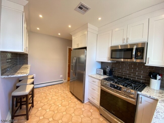 Building Photo - 247 Montclair Ave