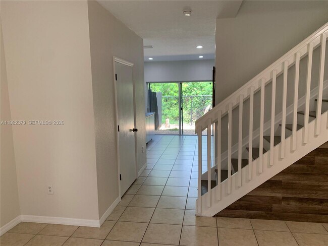 Building Photo - 3001 SE 17th Ave