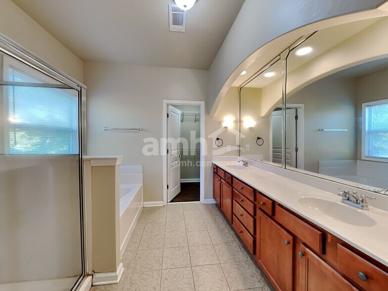 Building Photo - 748 York View Dr