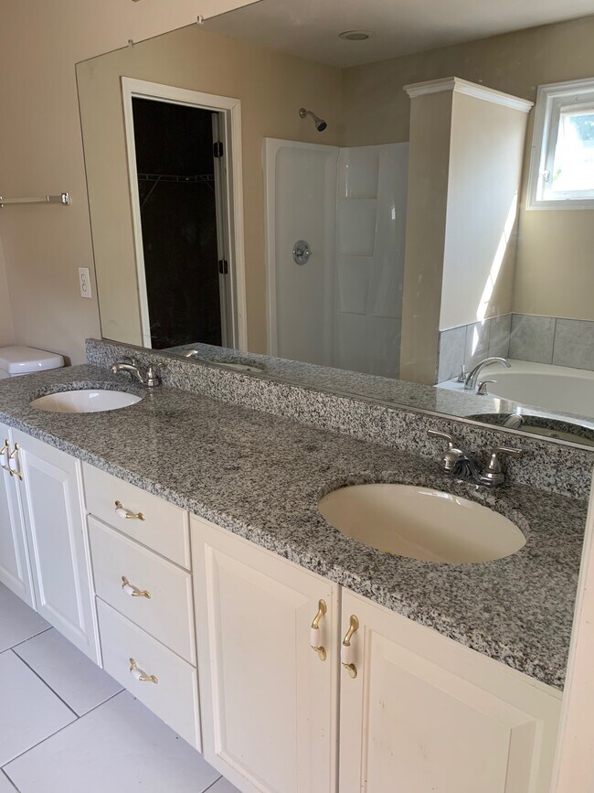 Building Photo - 8530 Guerro Ct