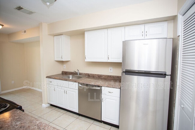 Building Photo - 16 Lerner Ct