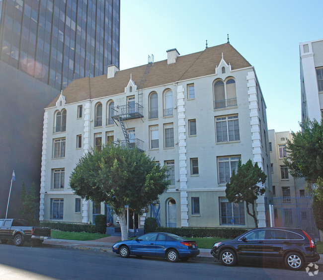 Building Photo - Cochran Apartments