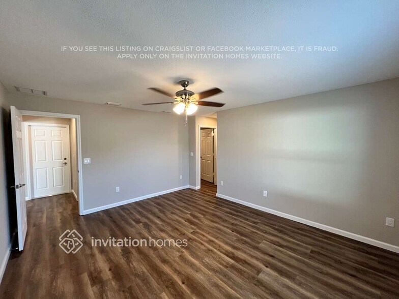 Building Photo - 1306 SW Del Rio Blvd