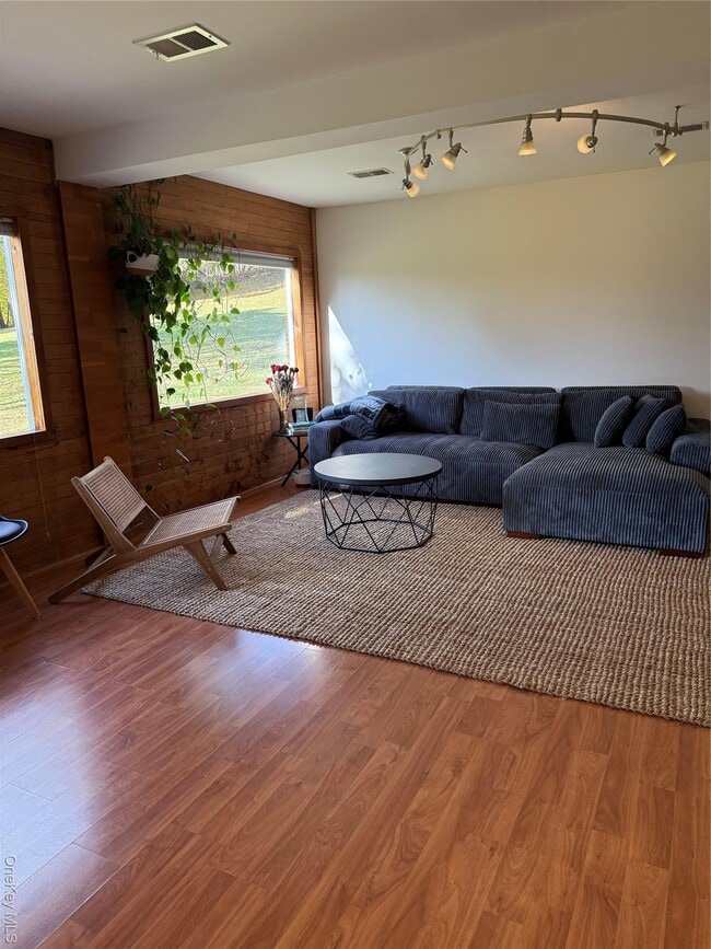 Building Photo - 591 S Mountain Rd