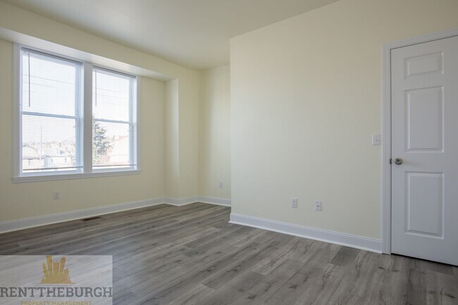 Building Photo - Updated 4BR House with 2 full baths and yard!