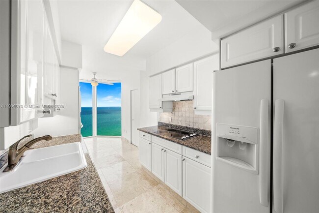 Building Photo - 4775 Collins Ave