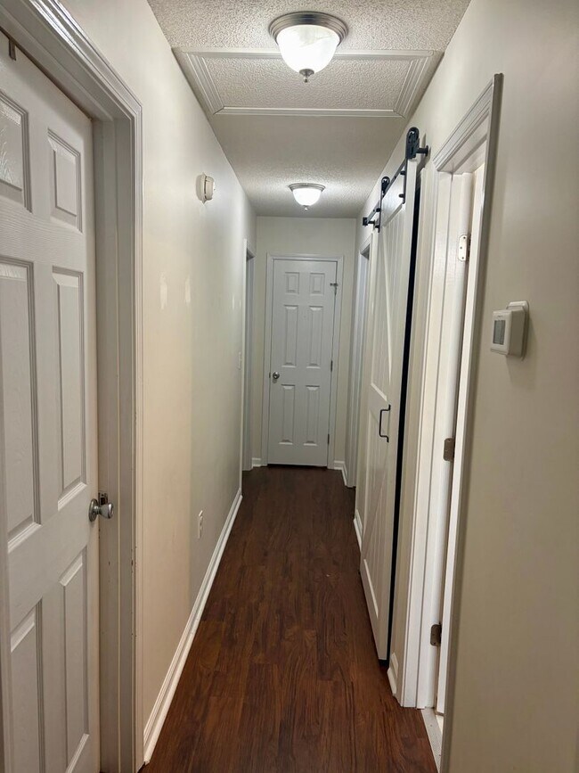 Building Photo - 207 Bluebird Ct