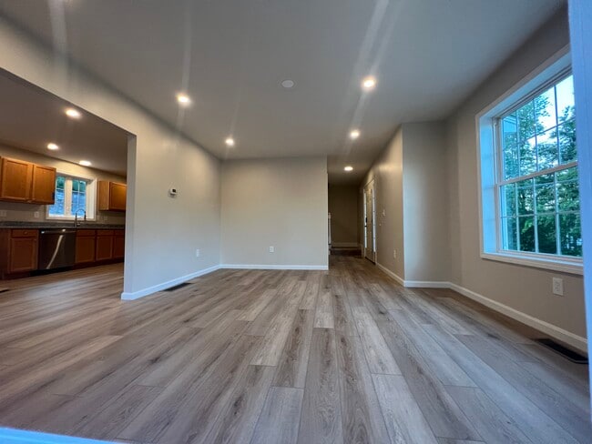 Building Photo - 43 Tonella Rd