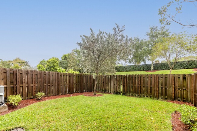 Building Photo - 9596 Town Parc Cir S
