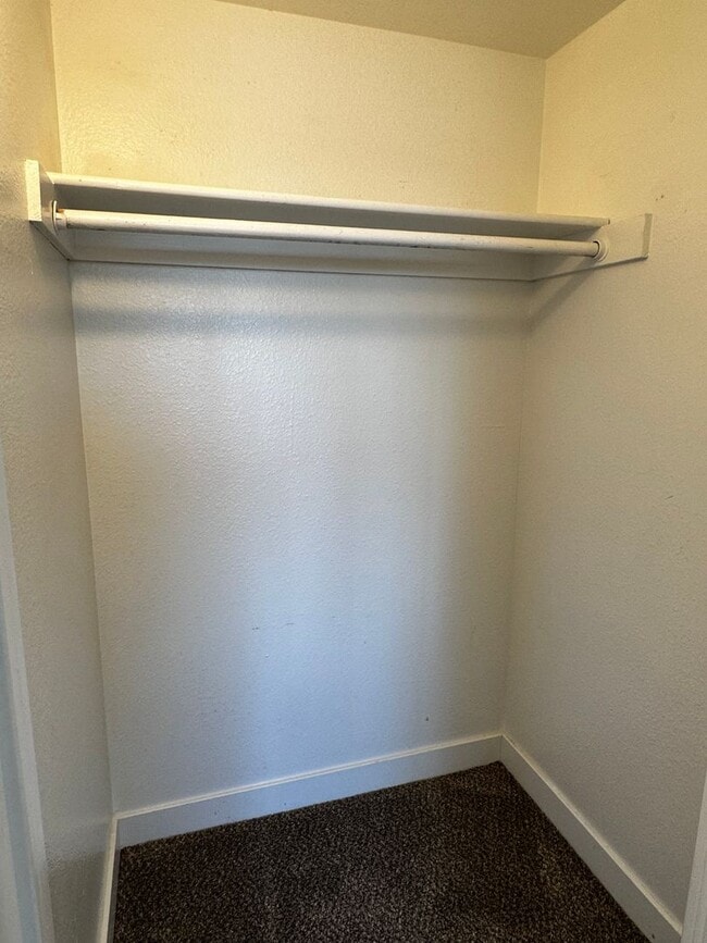 Building Photo - Beautifully Upgraded 3 Bedroom 1 Bathroom ...