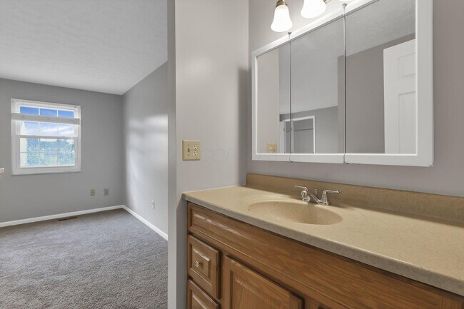 Building Photo - 1642 Park Row Dr