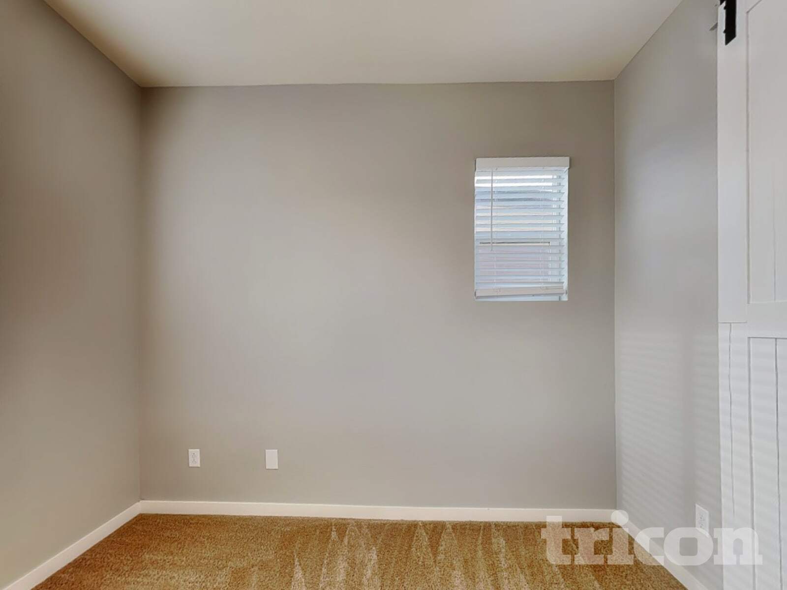 Building Photo - 10239 Southlawn Cir