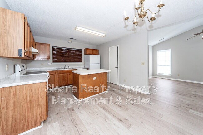 Building Photo - 5161 Eastway St