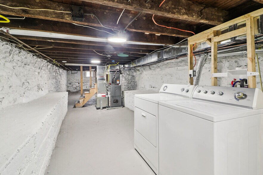 Building Photo - 2134 W Fayette St
