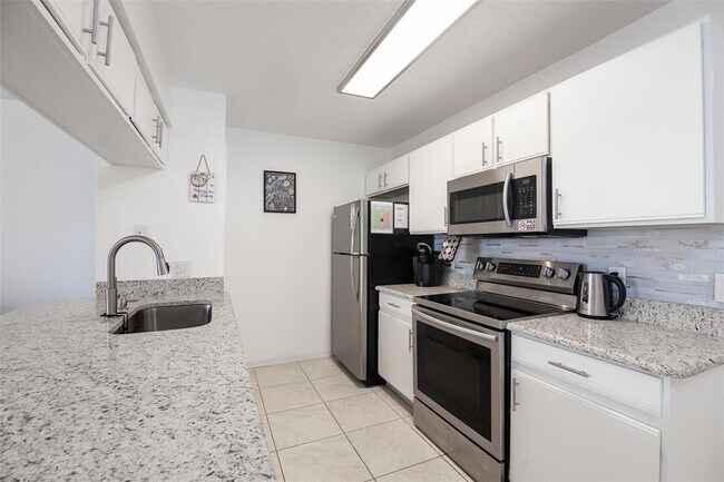 Building Photo - 8703 Knightsbridge Ct