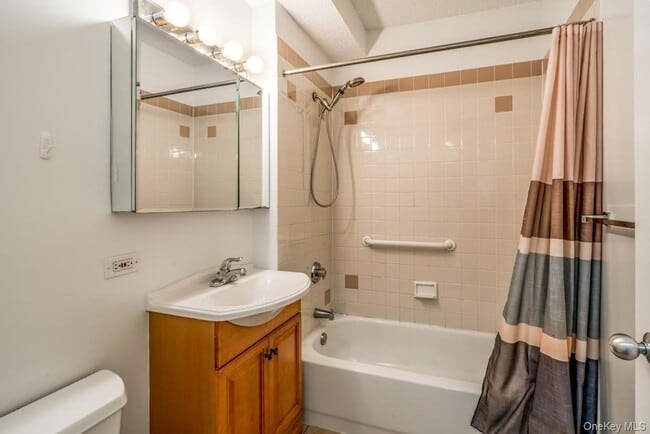 Building Photo - 4-74 48th Avenue Unit 4-V