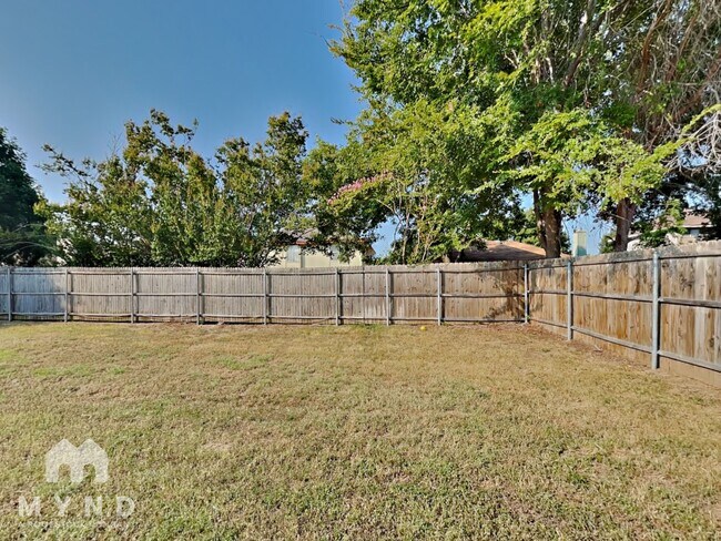 Building Photo - 4961 Briar Oaks Ln