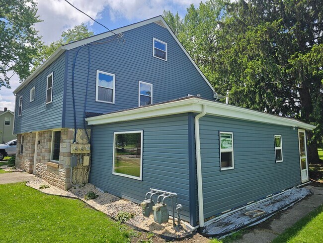 Building Photo - 1000 Timpe Rd