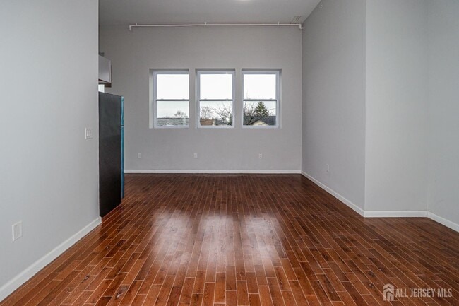 Building Photo - 33 Second St