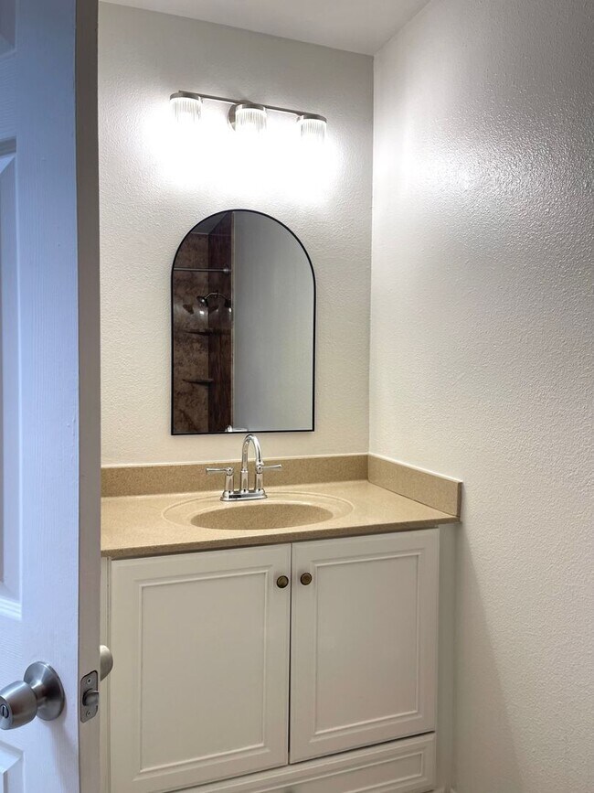Building Photo - Spacious Four Bedroom Two Bathroom home for lease in San Bernardino, CA $3,175