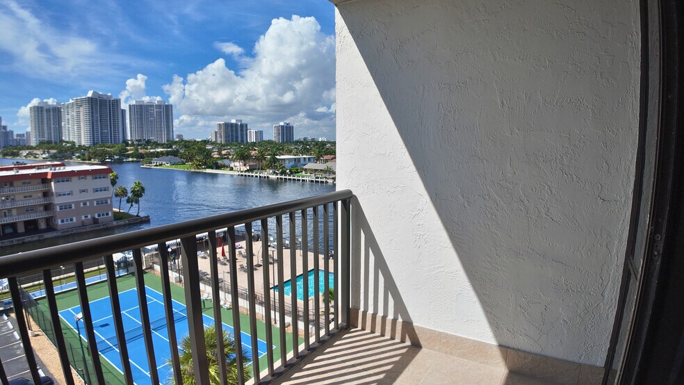 Building Photo - 2017 S Ocean Dr