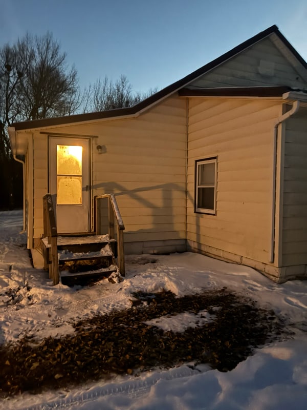 Building Photo - 305 E Meade Ct