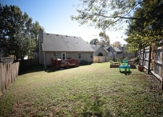 Building Photo - 1104 Crestfield Dr