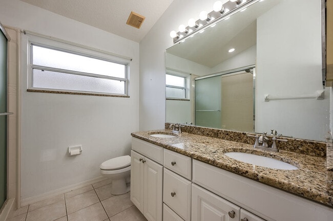 Building Photo - 39900 Bayview Dr