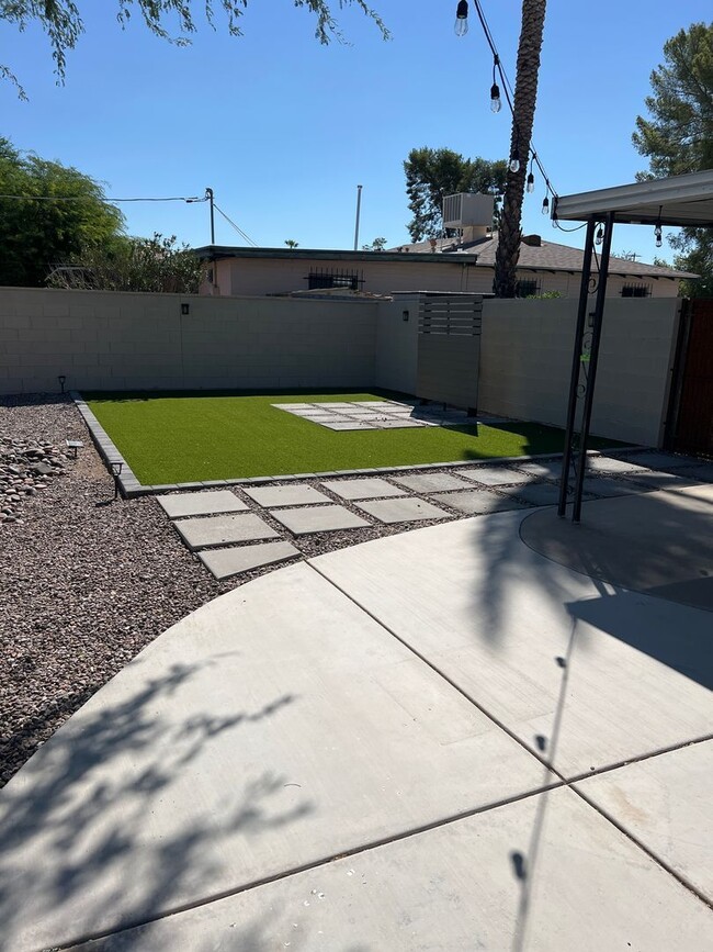 Building Photo - 4831 E Hampton St