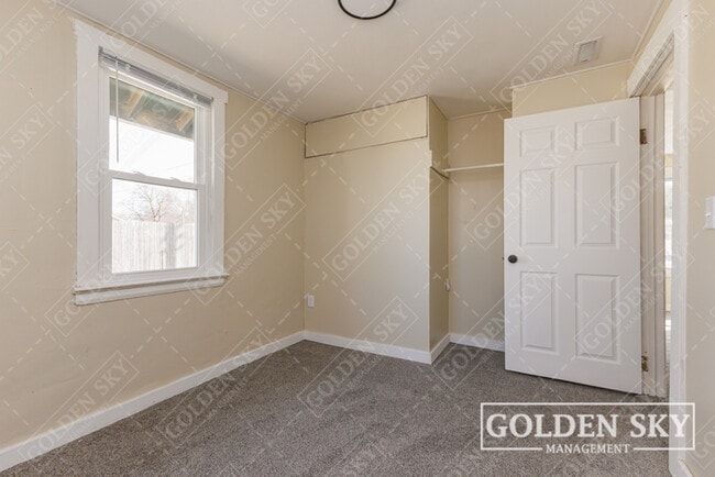 Building Photo - 802 E 25th St